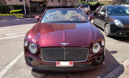 Treviso, guida Bentley da 250mila euro ma importata in contrabbando