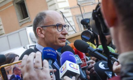 Il segretario del Pd Letta contestato alla manifestazione della pace a Roma. Intanto Scholz in Germania ha cambiato rotta.../ SERALE