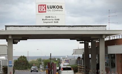 Volete vedere che alla fine i russi della Lukoil si romperanno i cabbasisi e lasceranno la raffineria di Priolo?/ SERALE