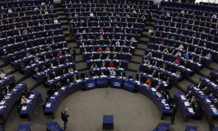 Lo scandalo del Parlamento europeo con il Quatargate, le Ong e il grande affare dei migranti/ MATTINALE 889