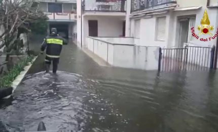 Allagamenti e strade come fiumi nel Catanese, idrovore in azione