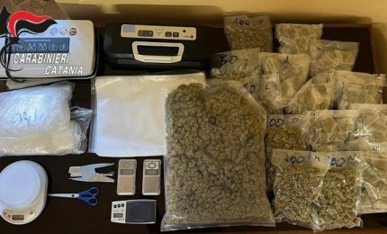 Nascondeva più di 2 chili di marijuana in casa, 55enne arrestato a Catania