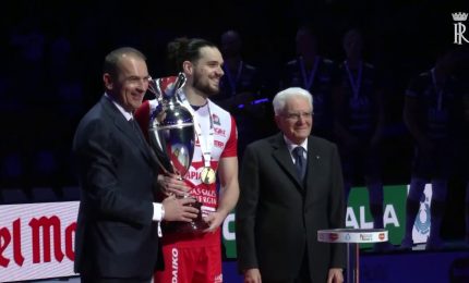 Mattarella consegna la Coppa Italia di pallavolo maschile a Piacenza