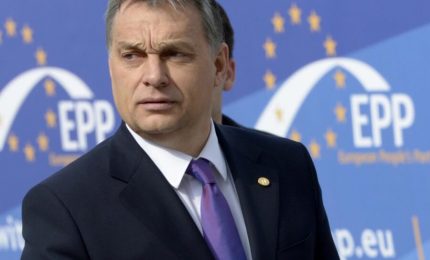 Viktor Orban: l'Unione europea si è indebolita perché in Ucraina fa gli interessi degli americani