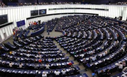 Parlamento europeo privo di credibilità tra scandali, tangenti e arresti