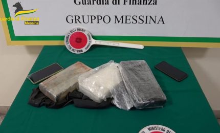 Messina, coppia in van con sei figli nascondeva 700mila euro di droga