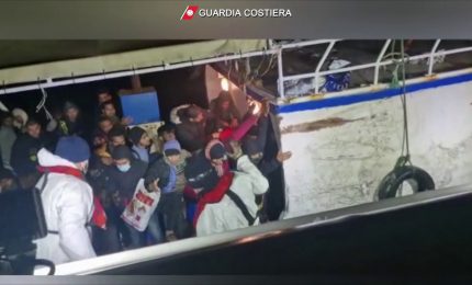 Guardia Costiera soccorre 211 migranti a Lampedusa, le immagini