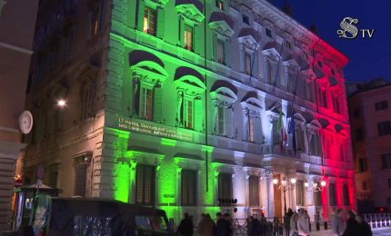 Unità d'Italia, la facciata di Palazzo Madama illuminata col tricolore