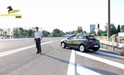 Lucca, appalto truccato nella fornitura di mezzi per raccolta rifiuti