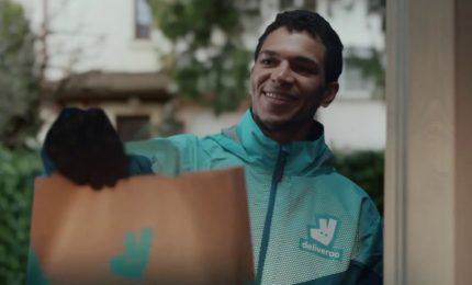 Deliveroo, prossima sfida la spesa a domicilio. E arriva in 10 minuti