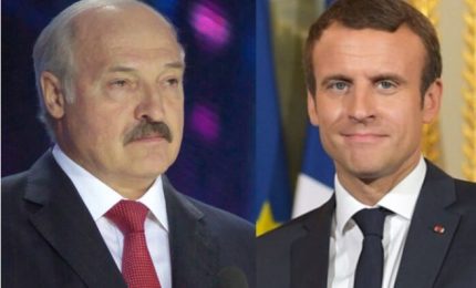 ... e così il presidente della Bielorussia fa fare una bruttissima figura al presidente della Francia Macron...