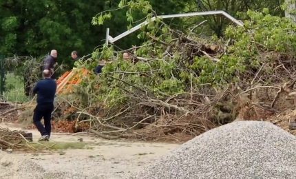 Incidente sul lavoro, cede piattaforma, due morti nel Milanese