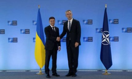 Zelensky invitato a partecipare al prossimo vertice NATO. Altro che pace in Ucraina!