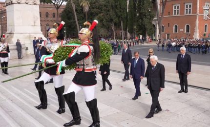 Mattarella depone corona d’alloro sulla Tomba del Milite Ignoto