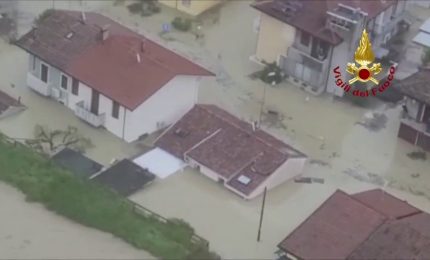 Maltempo Emilia Romagna, esondato Savio a Cesena. Persone sui tetti