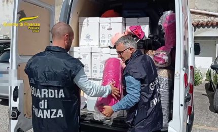 Pescara, sequestrati 54mila articoli non conformi al via del "Giro"