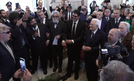 Mattarella riceve i musicisti, al Quirinale si canta "Volare"