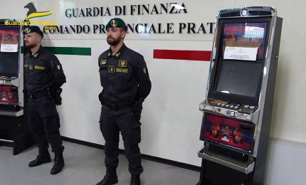 Prato, controllo in un internet point. Sequestrati 65 Pc senza licenza