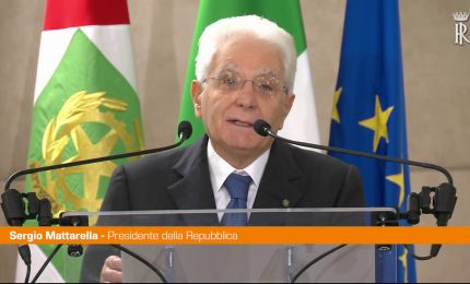 Mattarella "Viviamo tempi non ordinari, pianeta a rischio"