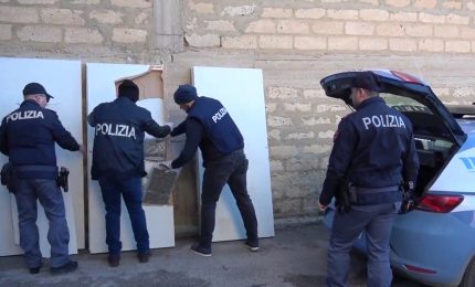 Caltanissetta, nascondevano droga nei telai delle porte. Tre arresti