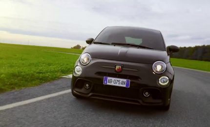 Abarth, una versione speciale della 695 per festeggiare i 75 anni