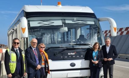 All’aeroporto di Palermo il primo bus interpista elettrico