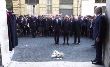 Tre pietre d'inciampo davanti all'ingresso della Questura di Roma