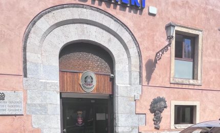 Estorcevano denaro ad un imprenditore, due arresti nel Messinese