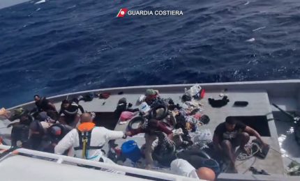 Salvati dalla Guardia Costiera 37 migranti al largo di Lampedusa