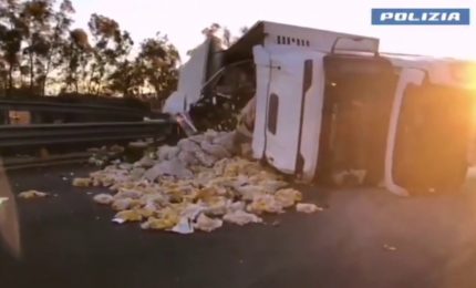 Tir si ribalta lungo autostrada A19 nei pressi di Enna, due feriti