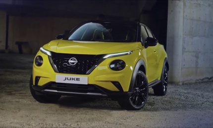 Nissan Juke, per il ritorno alle origini si tinge di giallo