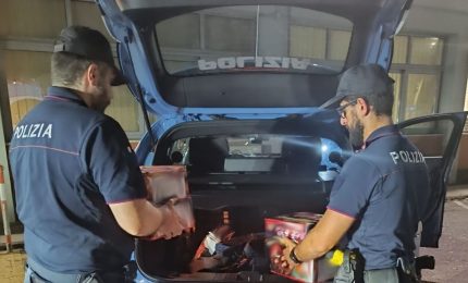 Fuochi d’artificio illegali e pericolosi, poliziotti bloccano festa a Catania