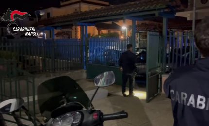 Napoli, arrestato latitante. Dietro la villa nascondeva scala per fuga