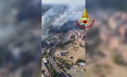 Roma in fiamme, le immagini dell'incendio a Monte Mario