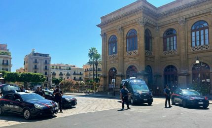 Tentano estorsione dopo furto del telefonino a una turista, 2 arresti a Palermo