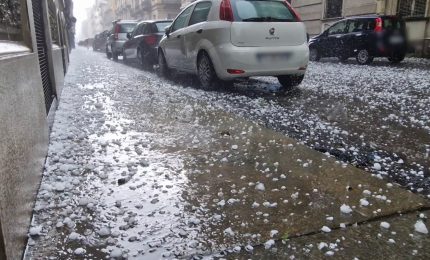 Violento temporale e grandinata a Torino, le immagini