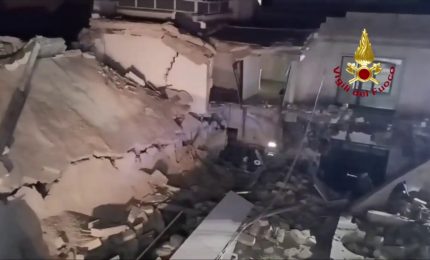 Edificio crollato nel Brindisino, le immagini