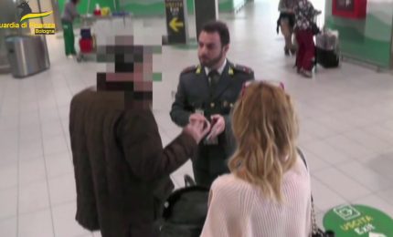 Sequestrati 460 grammi di oro all’aeroporto Marconi di Bologna