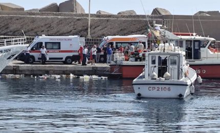 Barca a vela affonda nel Palermitano, un morto e sei dispersi VIDEO