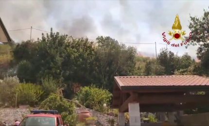 Incendio nel casertano, evacuate tre abitazioni