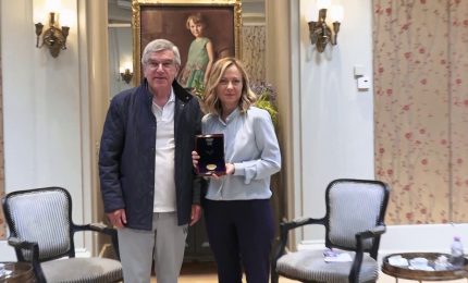 Meloni incontra a Parigi il presidente del Cio Bach