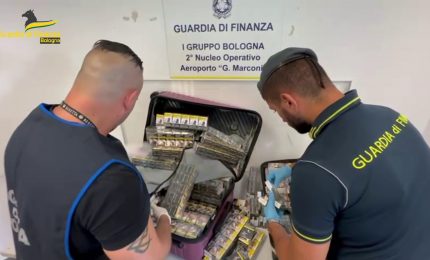 Scoperti in aeroporto a Bologna 44 Kg sigarette di contrabbando