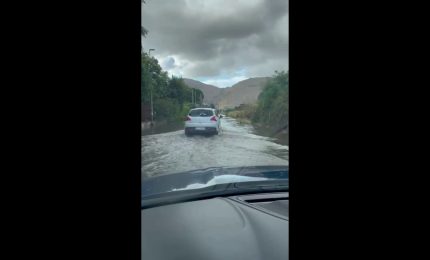 A Palermo piove dopo mesi e Mondello si allaga