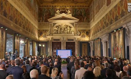 Mattarella riceve gli azzurri di Parigi2024 per riconsegna tricolore