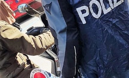 Sfreccia su uno scooter con 4 chili di hashish, donna “corriere” arrestata a Palermo