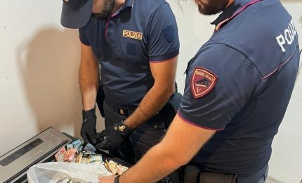 Nascondeva in casa una pistola e oltre 2 chili di droga, arrestato a Catania