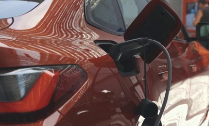 Brusco calo delle auto elettriche in Europa, solo Cina in crescita