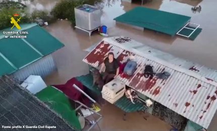 Alluvione Valencia, le immagini dei soccorsi