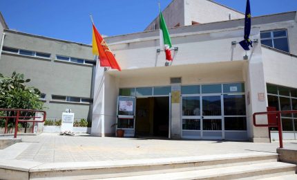 Furto cavi di rame alla scuola Falcone di Palermo, lasciata al buio e senz’acqua