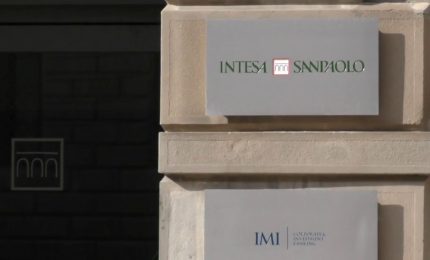 Intesa Sanpaolo, utile in aumento. Migliorano le stime per il 2025